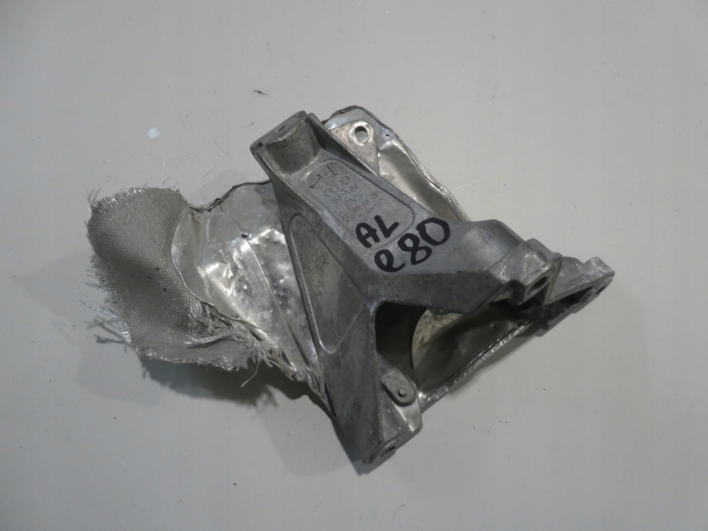 AUDI A4 B6 B7 2.0 holder engine mount 8E0199308