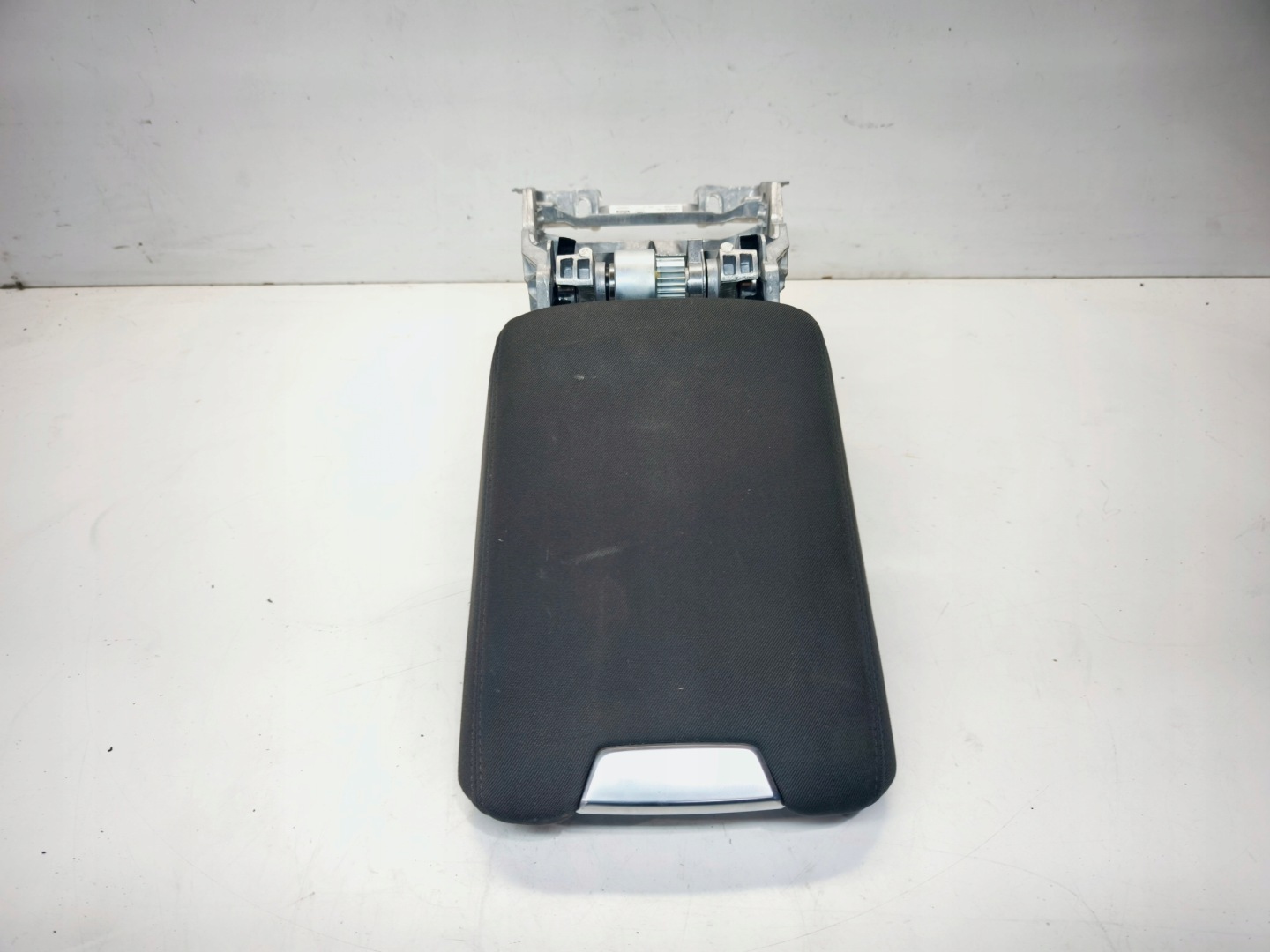 armrest front adjustable AUDI A6 C8 *MATERIAL* 4K0864283D