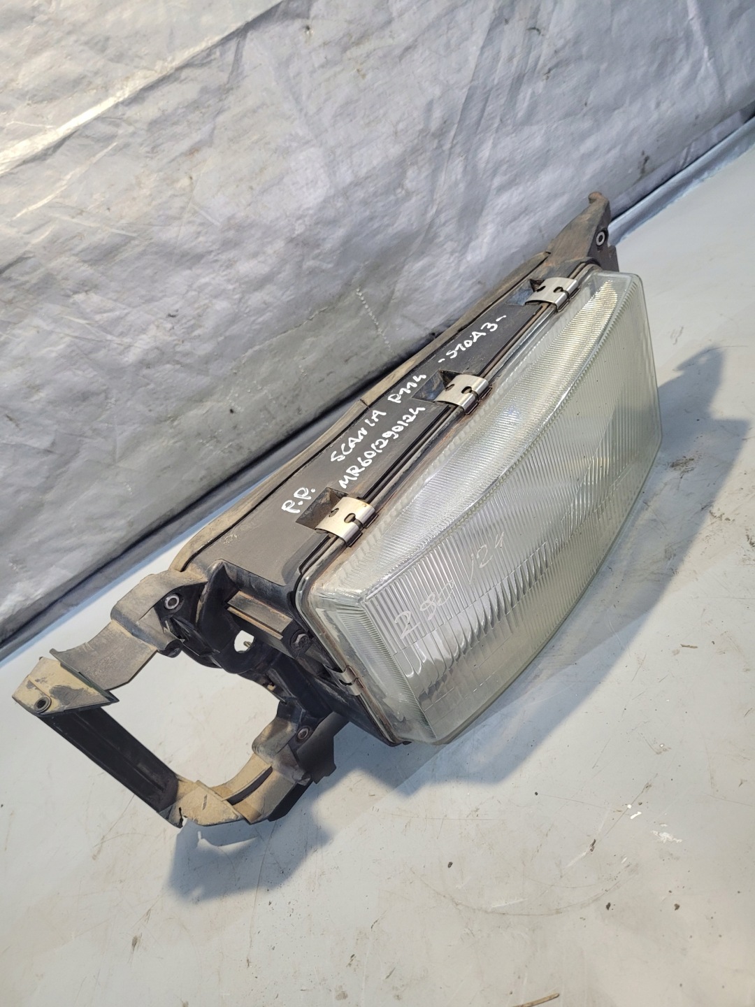 Feux phare Droite Avant SCANIA 4 P114 01r.