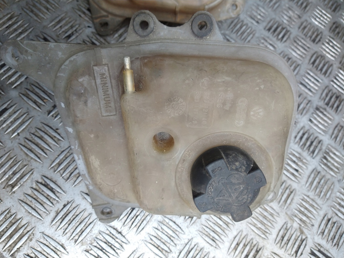 AUDI 80 Scheibenwaschbehälter 893121403 DECKEL