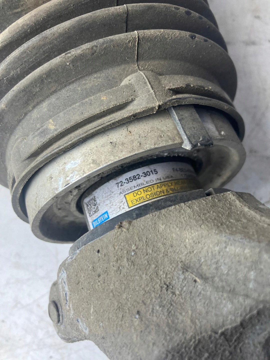 shock absorber left front TESLA MODEL S LIFT AWD 1067361-25-C