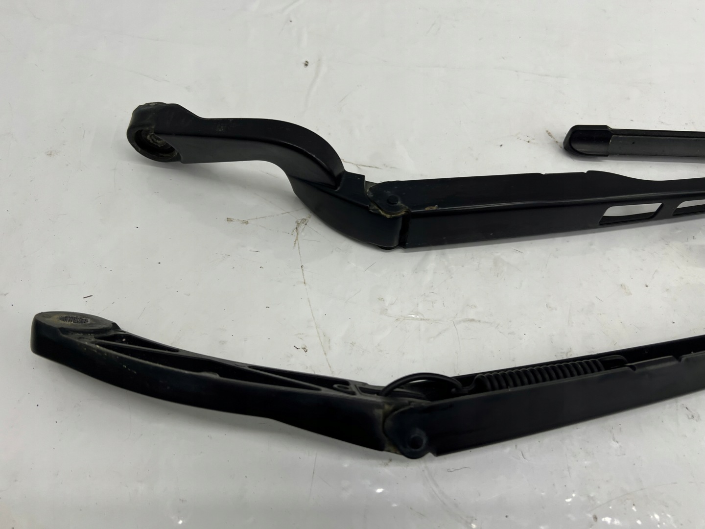 AUDI A6 C6 arm of wipers 4F1955407A 4F1955408A right + left