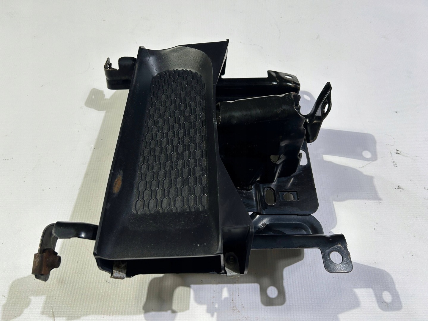 bumper bracket console holder front of the front P Dodge RAM 1500 2013