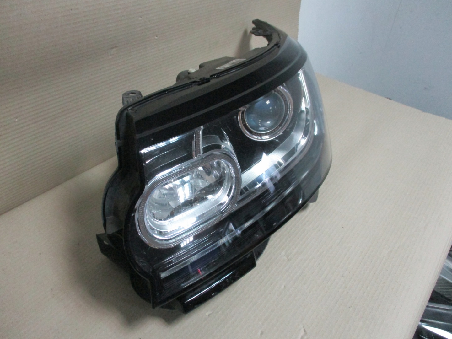 Feux phare Avant Gauche Xenon Range Rover Vogue L405