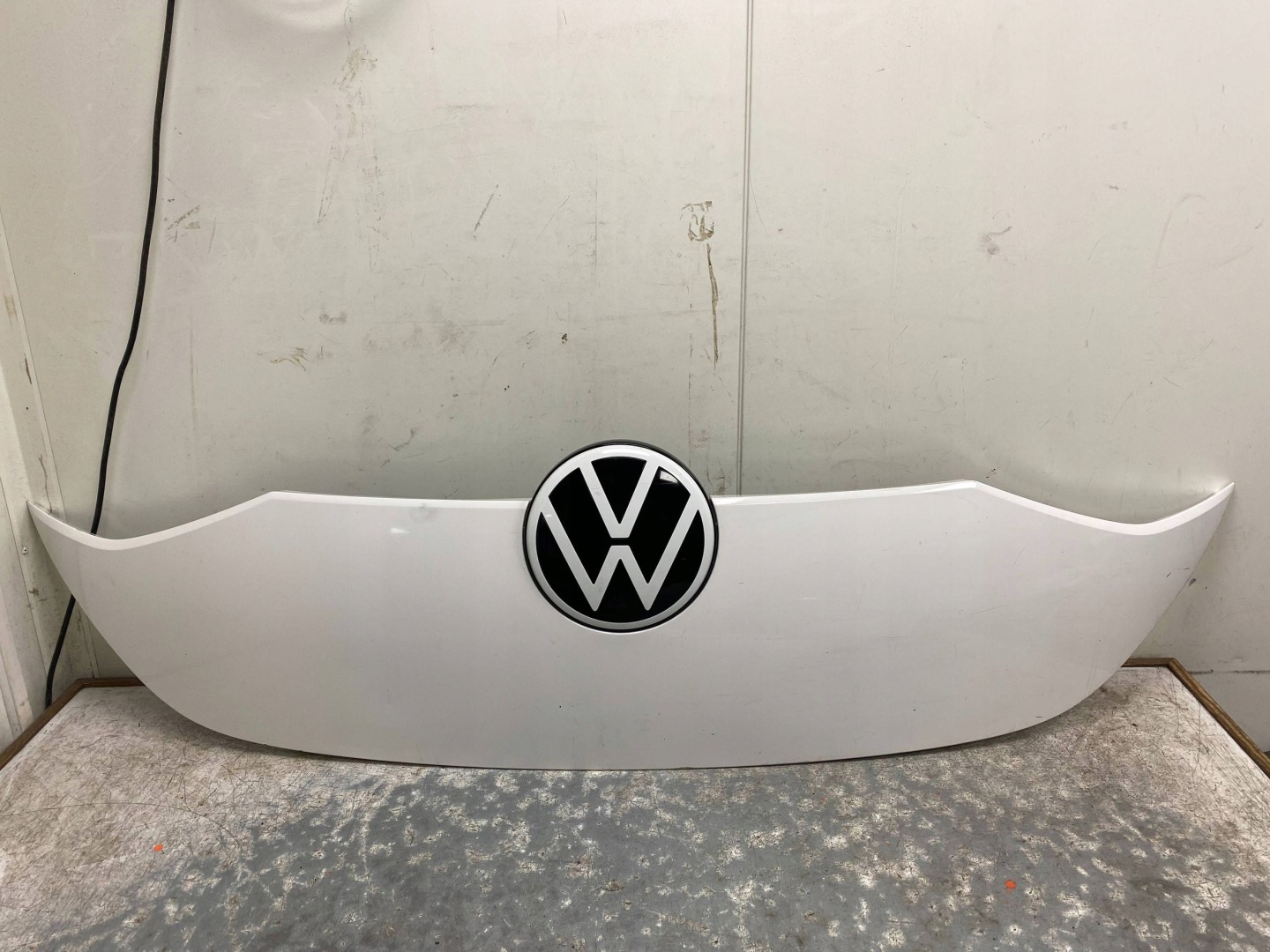 VW ID BUZZ grill bonnet cover front EMBLEMAT BIALY LB9A 1T3823029A