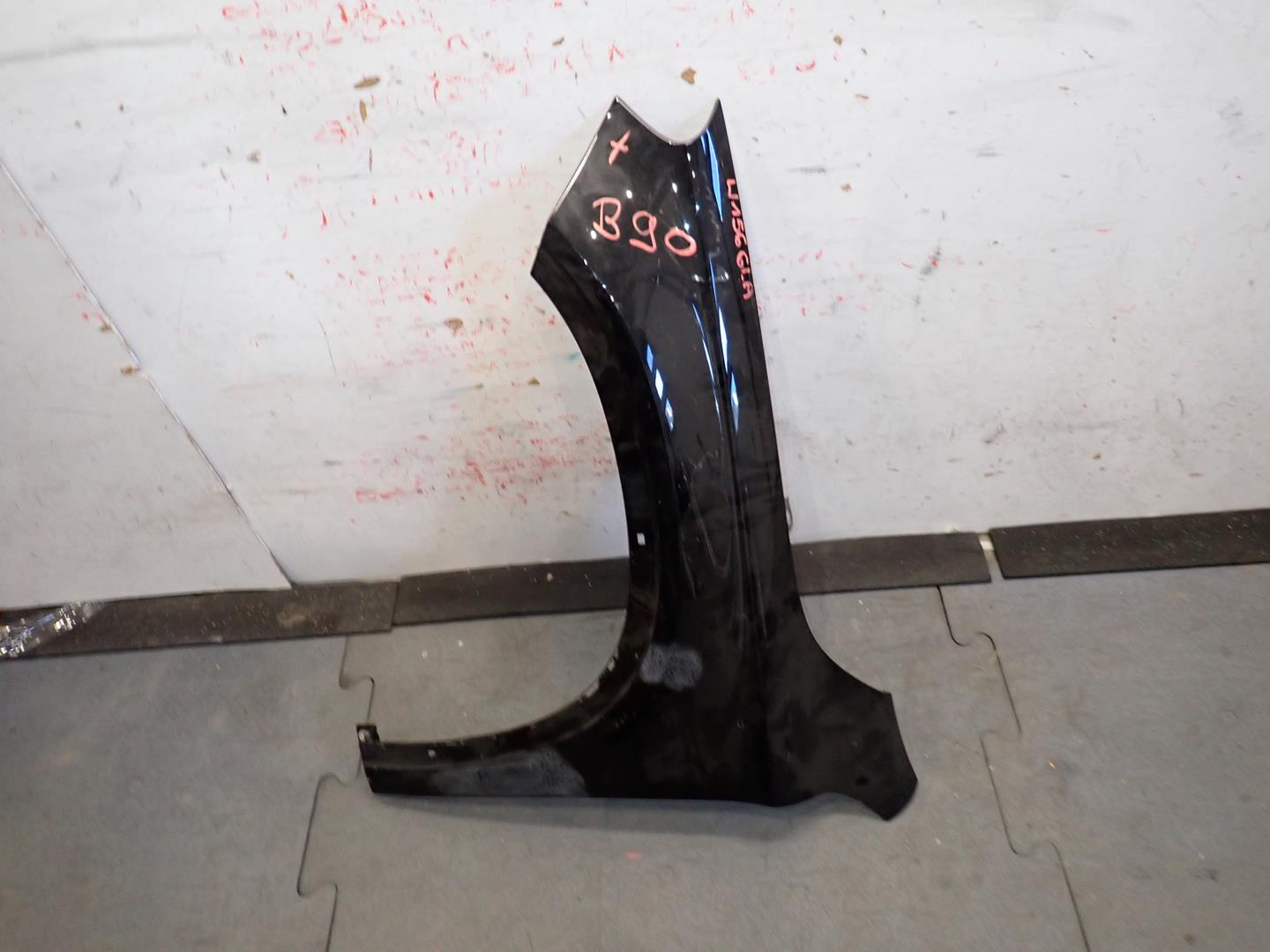 fender front front left MERCEDES GLA W156 2013