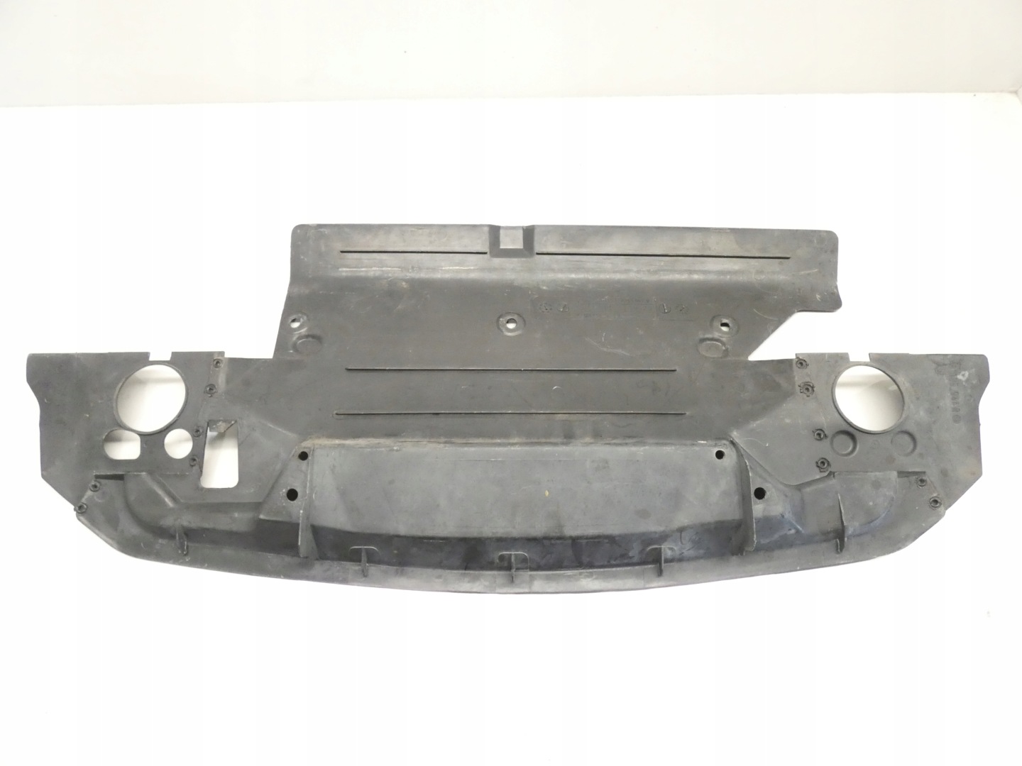 kryt chladiče stěny předního BMW E36 81359479