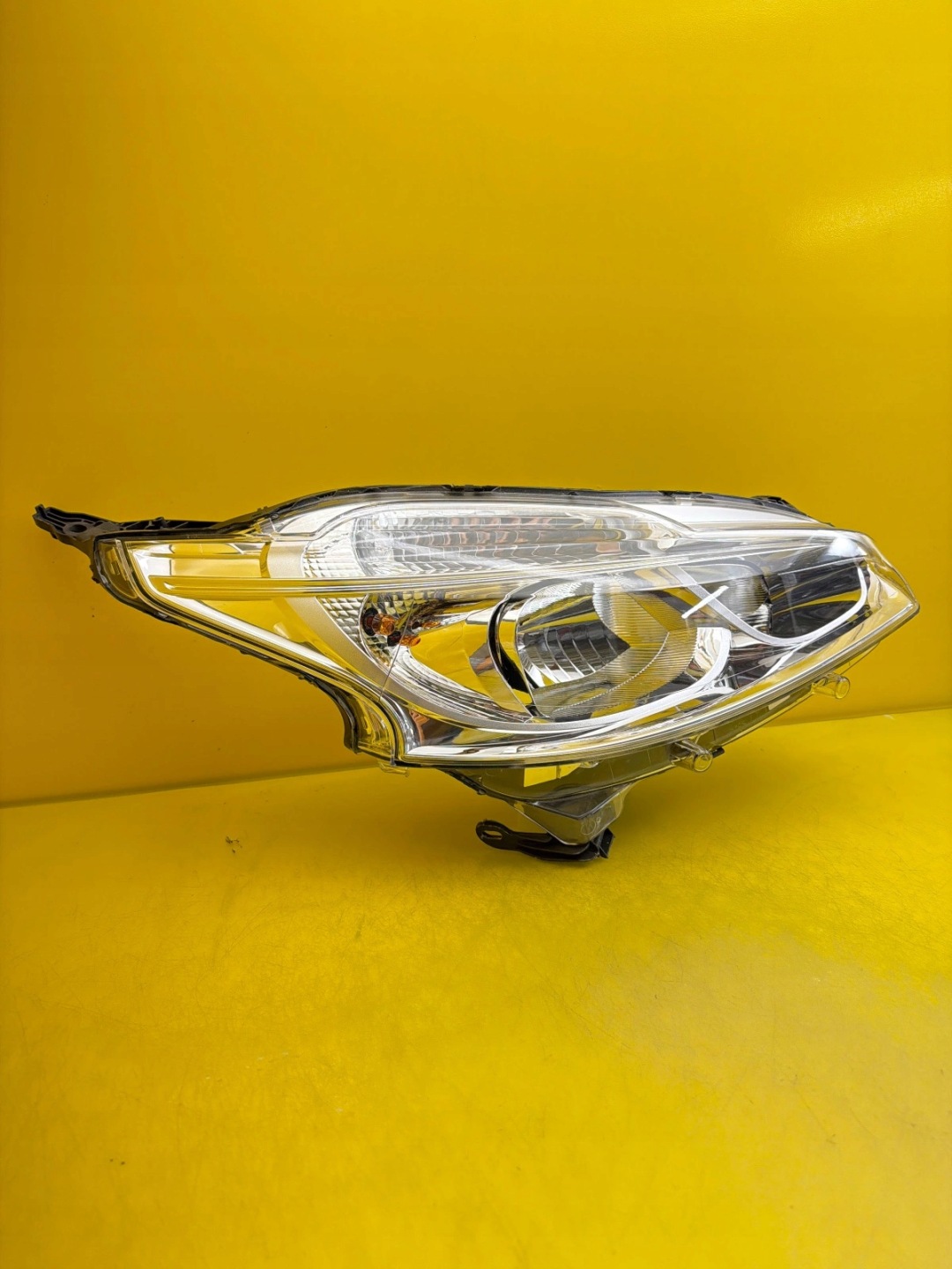 světlo pravá předek Peugeot 208 a 2012- H7 1685351480