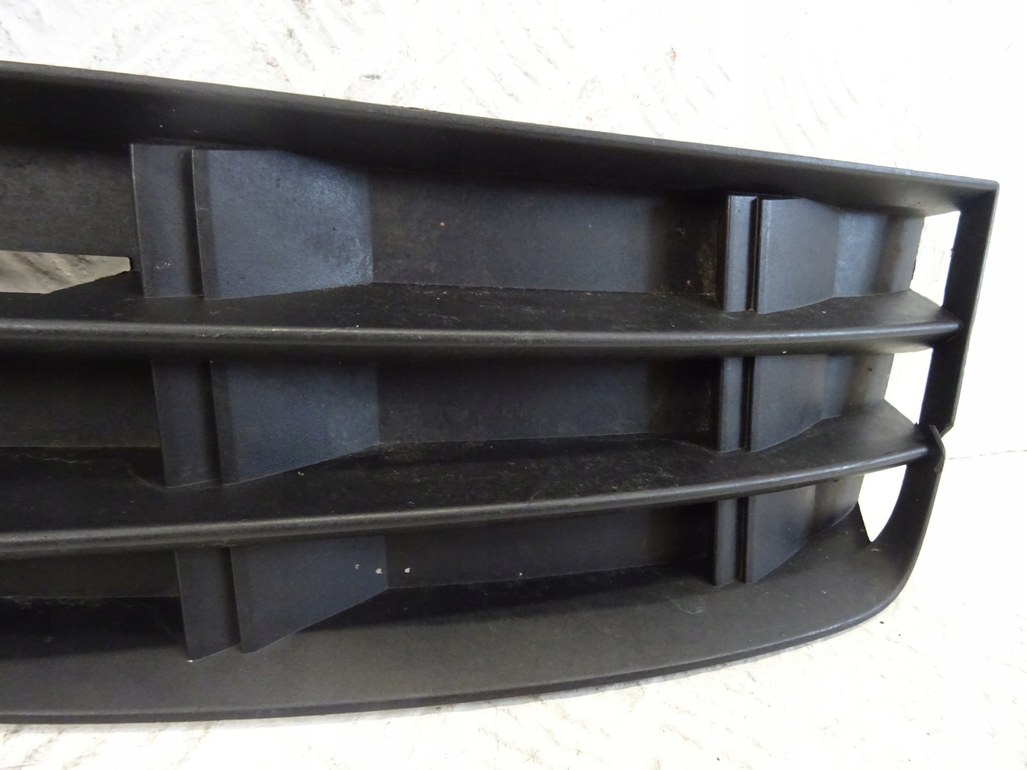 grid of a bumper front front right AUDI A4 B9 8W 8W0807682B