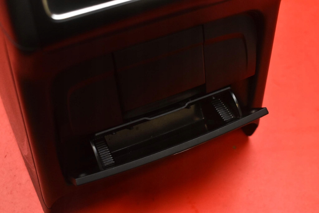 TUNEL mitte EU AUDI A5 8T 07-11
