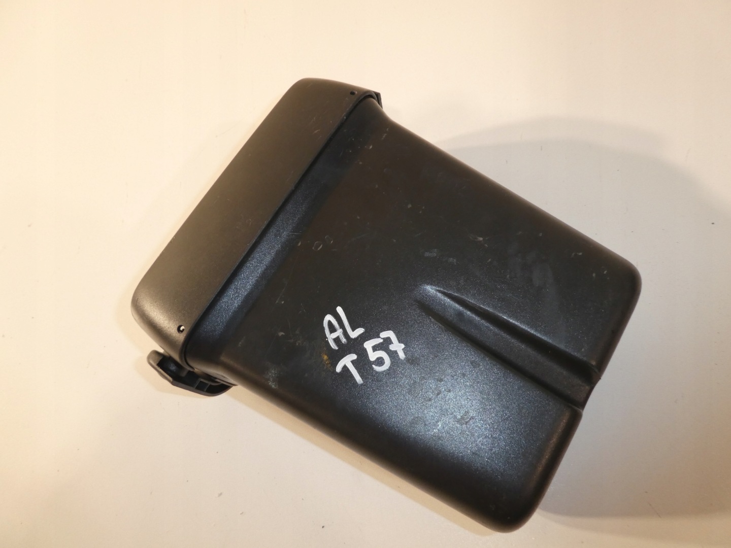 VW T5 MULTIVAN guard SMIETNIK passenger compartment 7H5867701