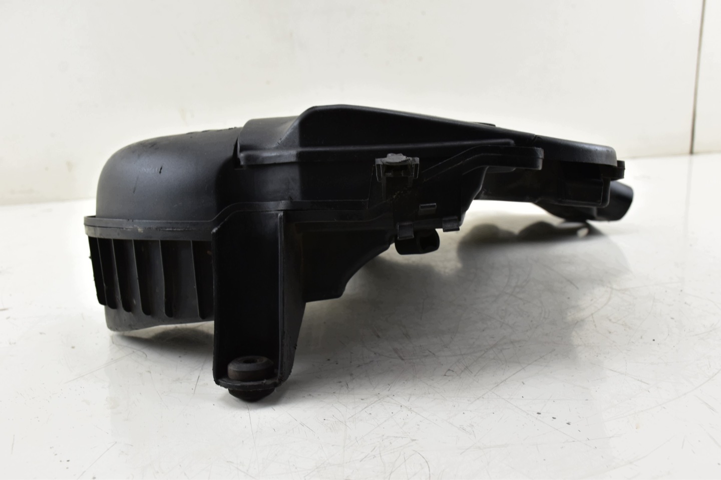 air filter housing TRAFIC II VIVARO A PRIMASTAR 1.9 DCI 8200325553
