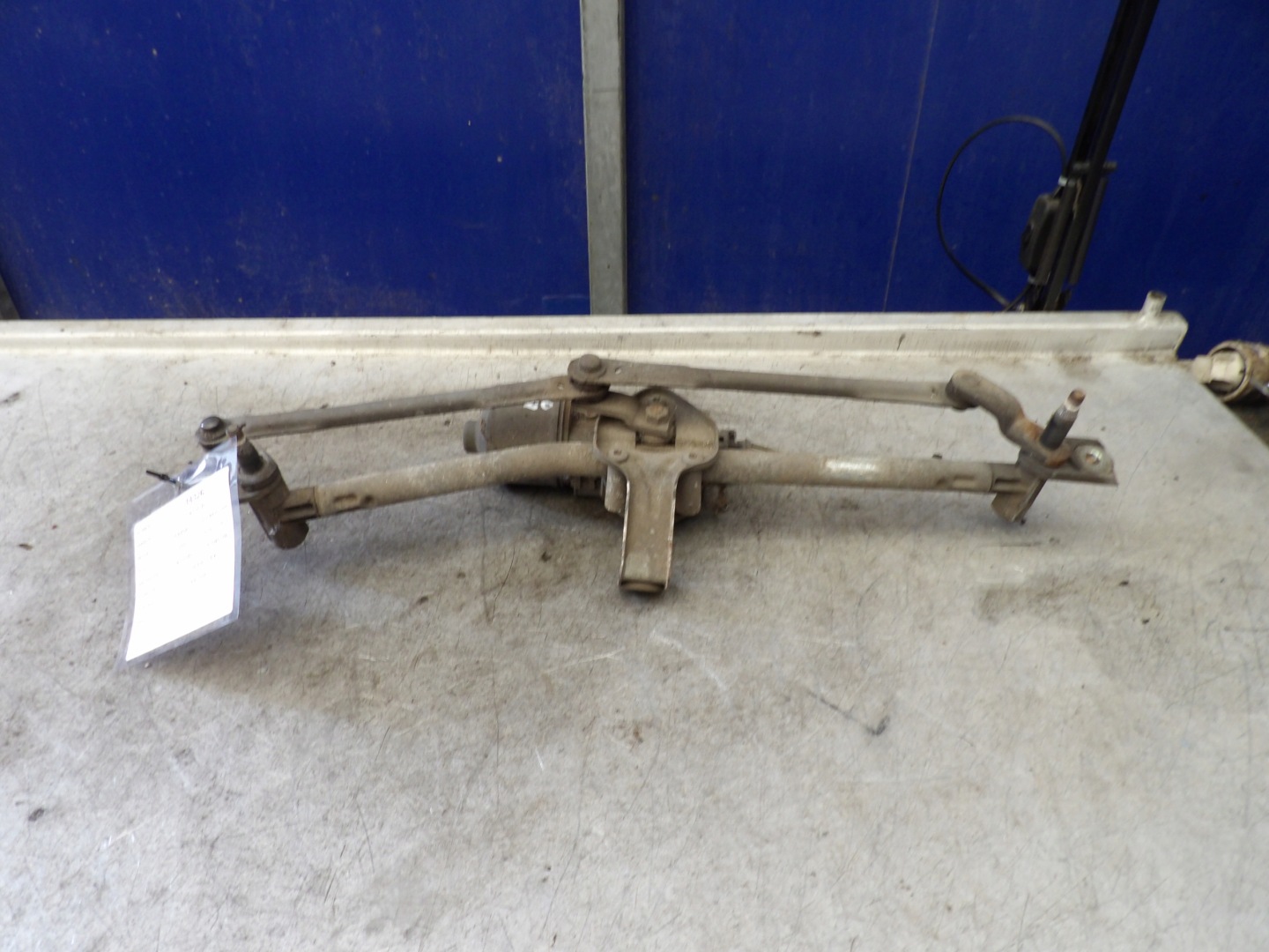 Skoda Fabia and wiper mechanism front