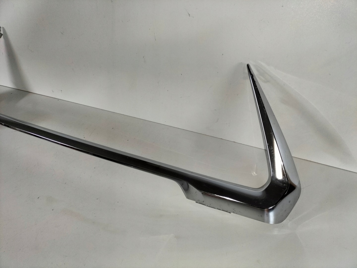 moulding grille chrom LEXUS UX 18