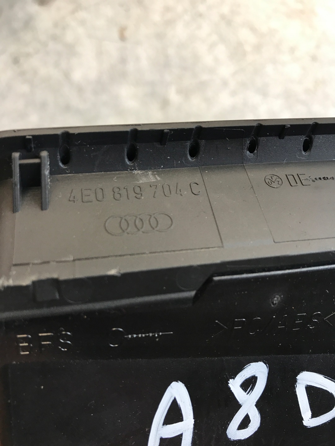 rešetka rešetka ventilacije SLUPKA desne AUDI A8 D3