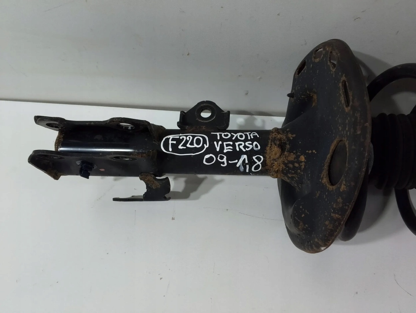 Toyota Verso shock absorber front left 485200F070 (F220)