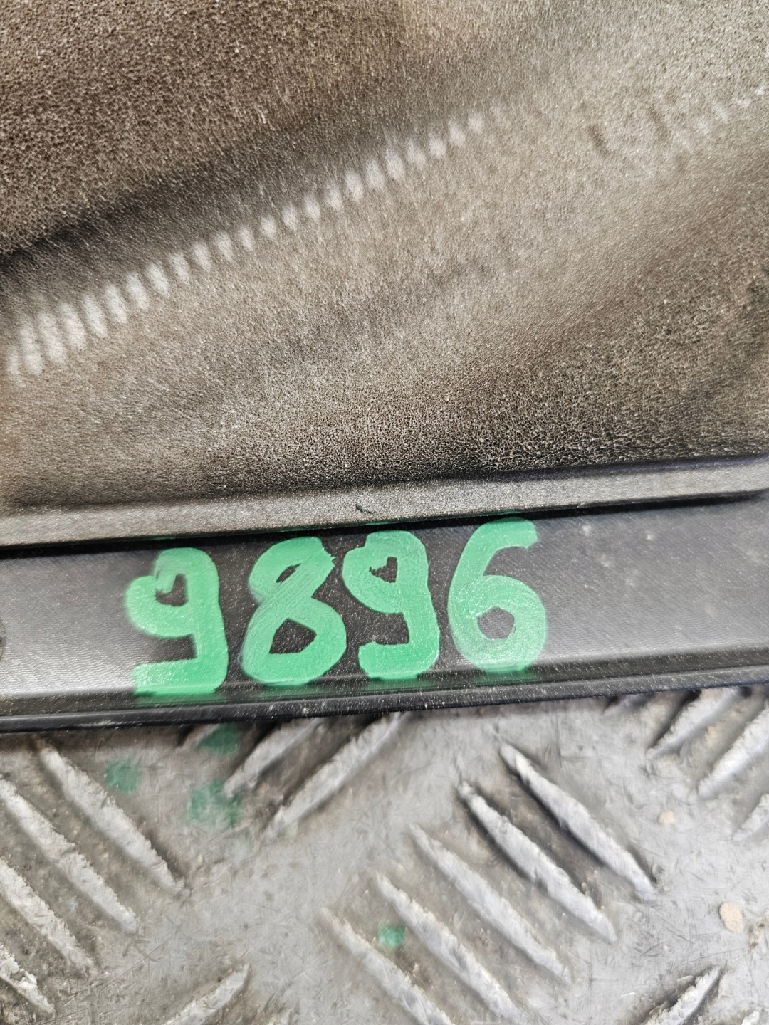 cover upper of the engine BMW G30 G31 8657035 EDRIVE