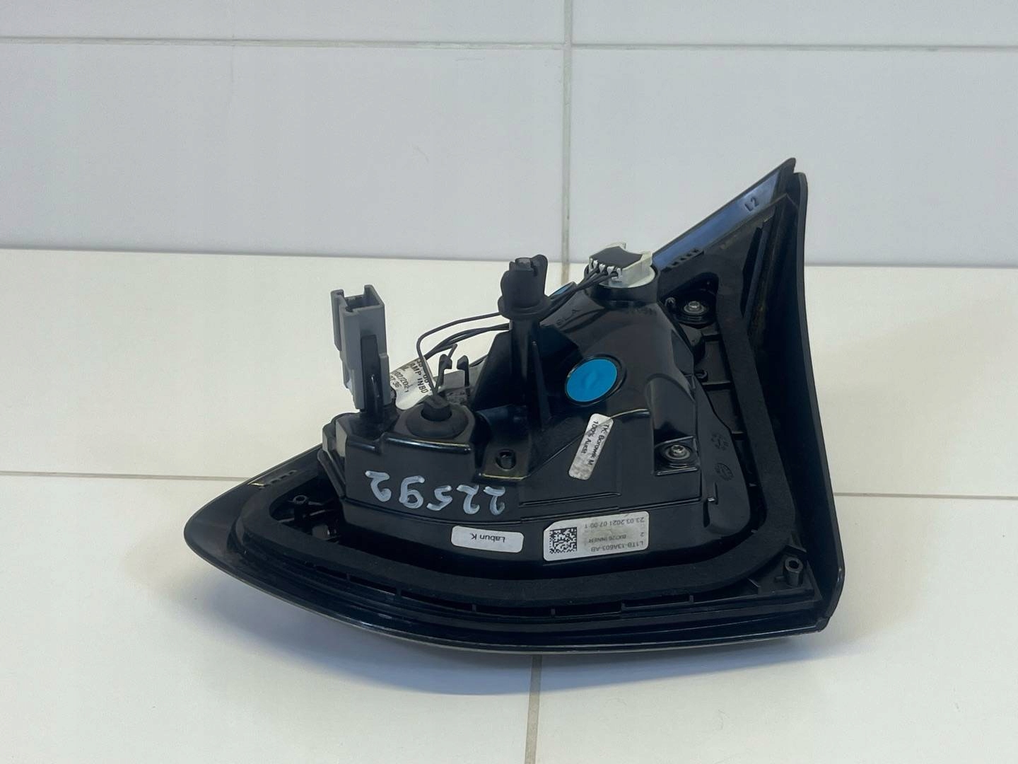 light rear to the bonnet left side Ford Puma 2 2021 L1TB13A603AB