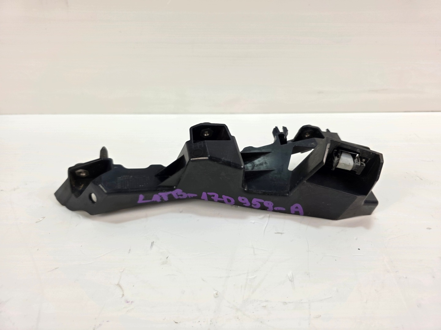 bumper bracket left front FORD PUMA MK2 L1TB-17D959-A