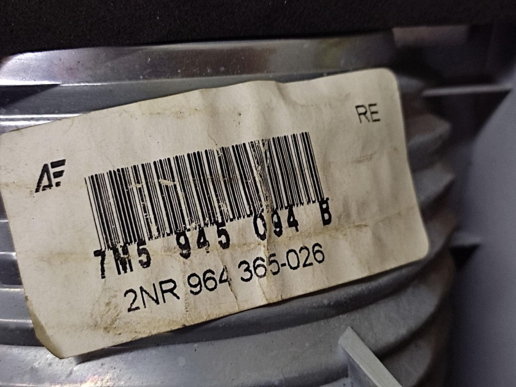 FORD GALAXY MK1 feu droite arrière du capot 7M5945094B