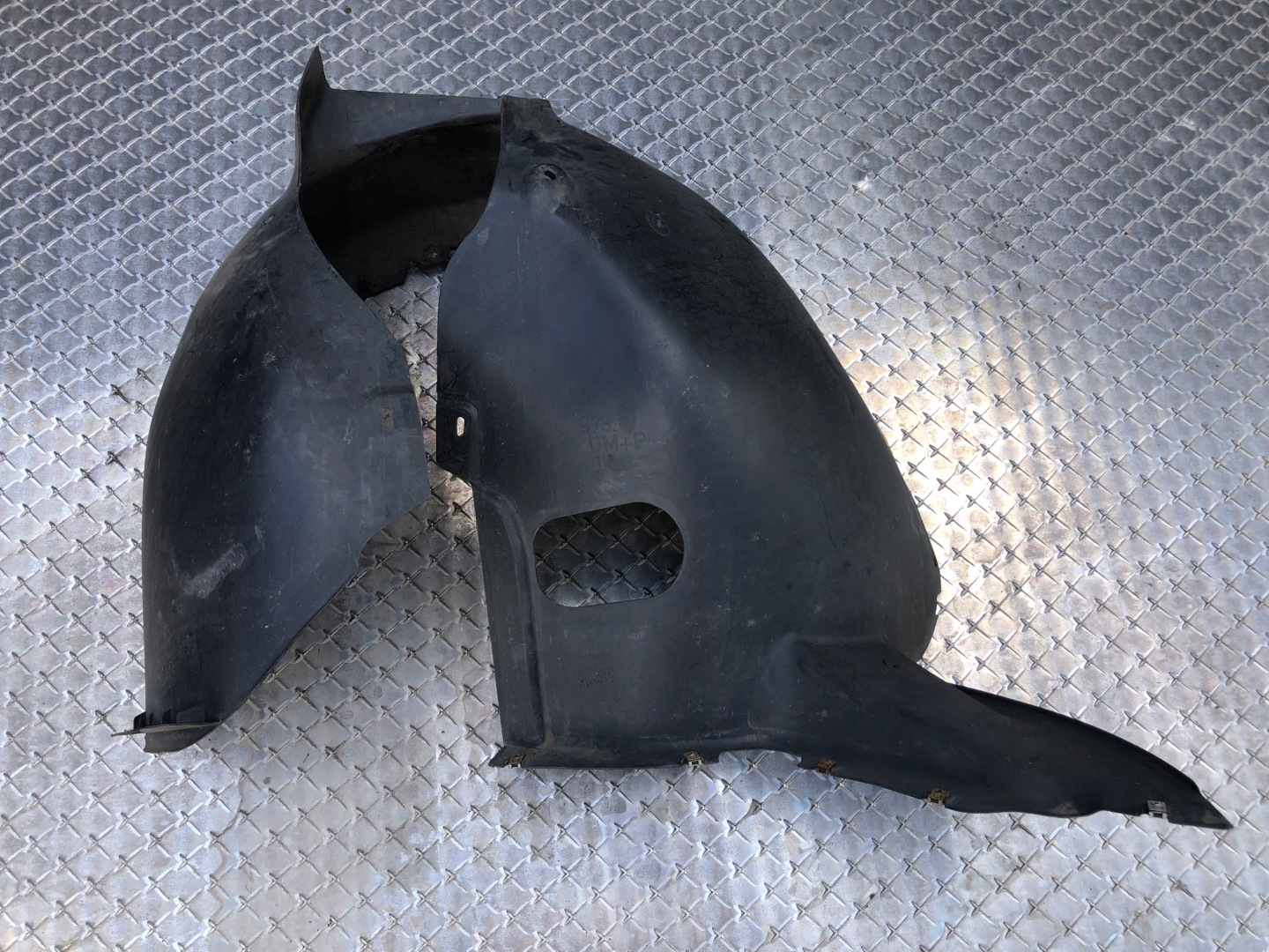 mudguard left front VW TOURAN 1T0805973L