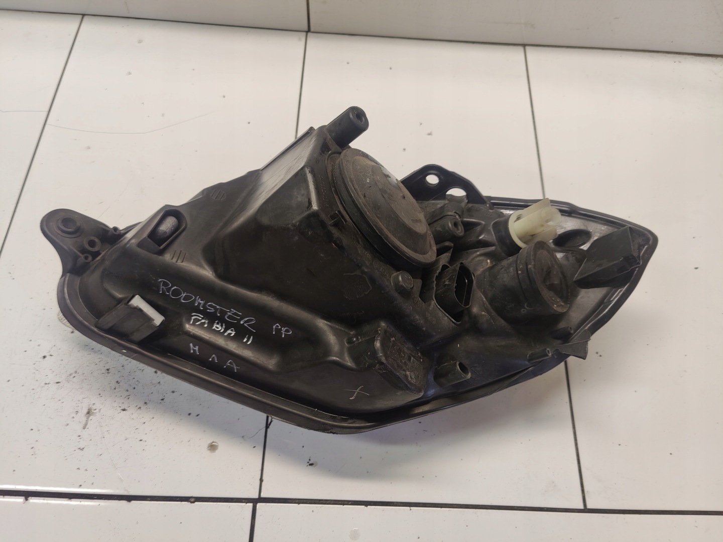 SKODA ROOMSTER light right front front 247832-00R UK ANGLIA