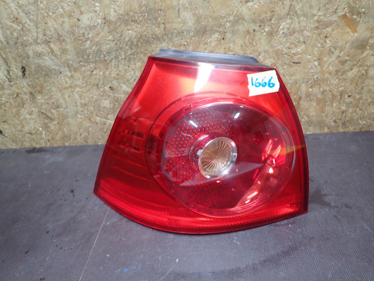 light rear part left VW GOLF V 5 HB 1K6945095G