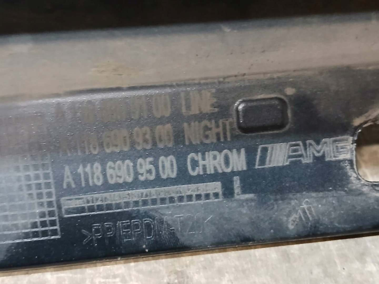 threshold left moulding cap threshold MERCEDES CLA W118 A118 AMG A1186909500