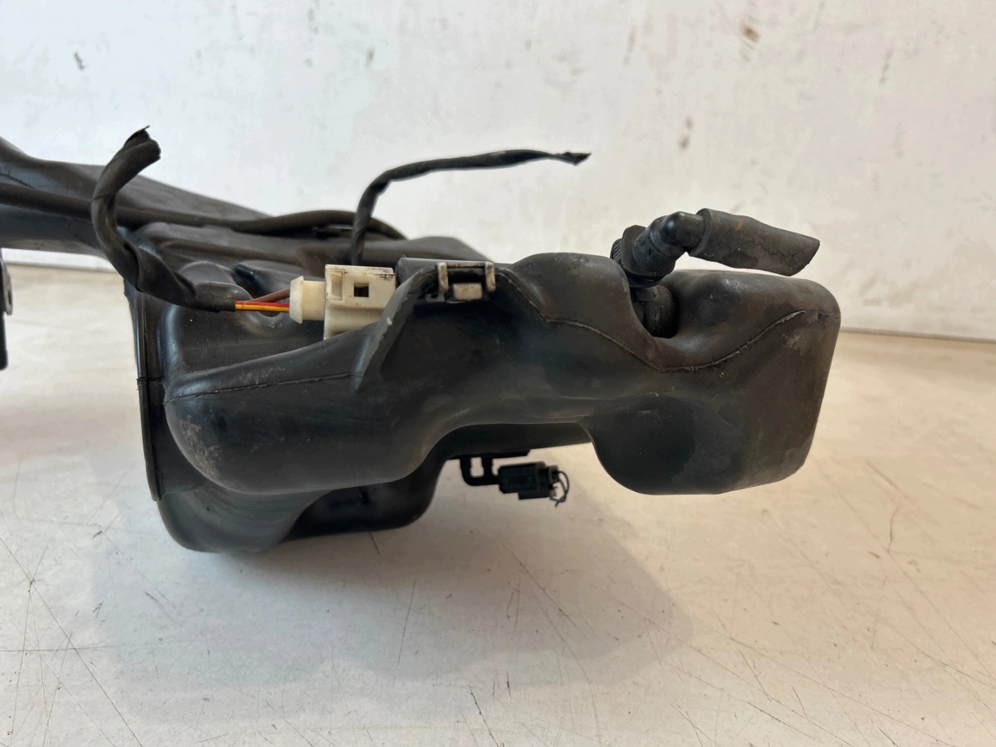 washer fluid tank pump Mercedes W204 C klasa
