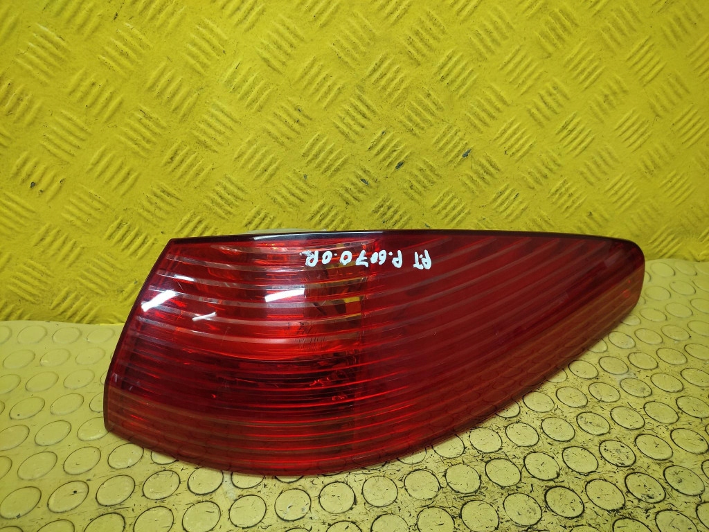 PEUGEOT 607 light right rear part