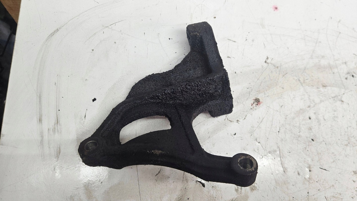Hyundai Terracan 2.9 CRDI J3 holder engine mount