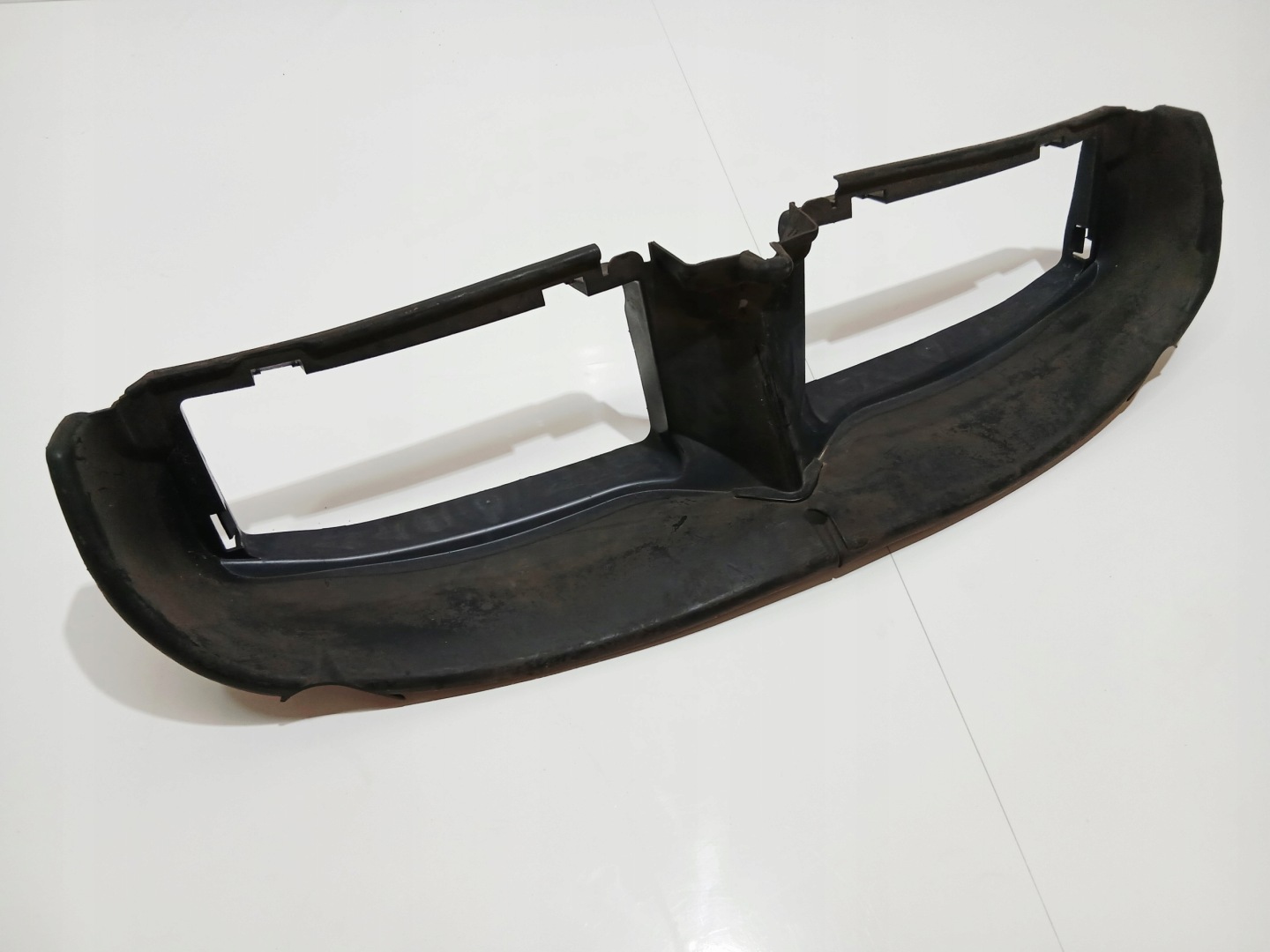 BMW E90 E91 LCI volant vzduchový přívod 7134099