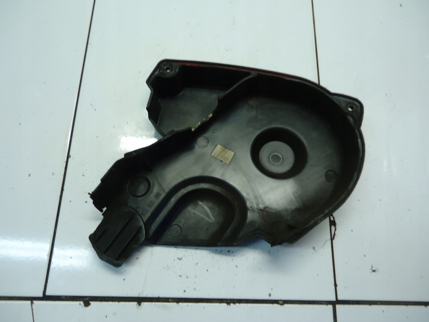 AUDI A4 B7 2.0 TFSI Couvercle carter distribution 06F109124A