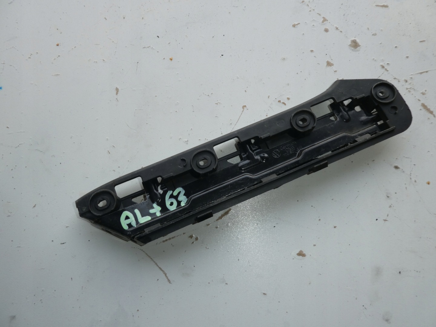 VW TOURAN and 03R bumper bracket front 1T0807935