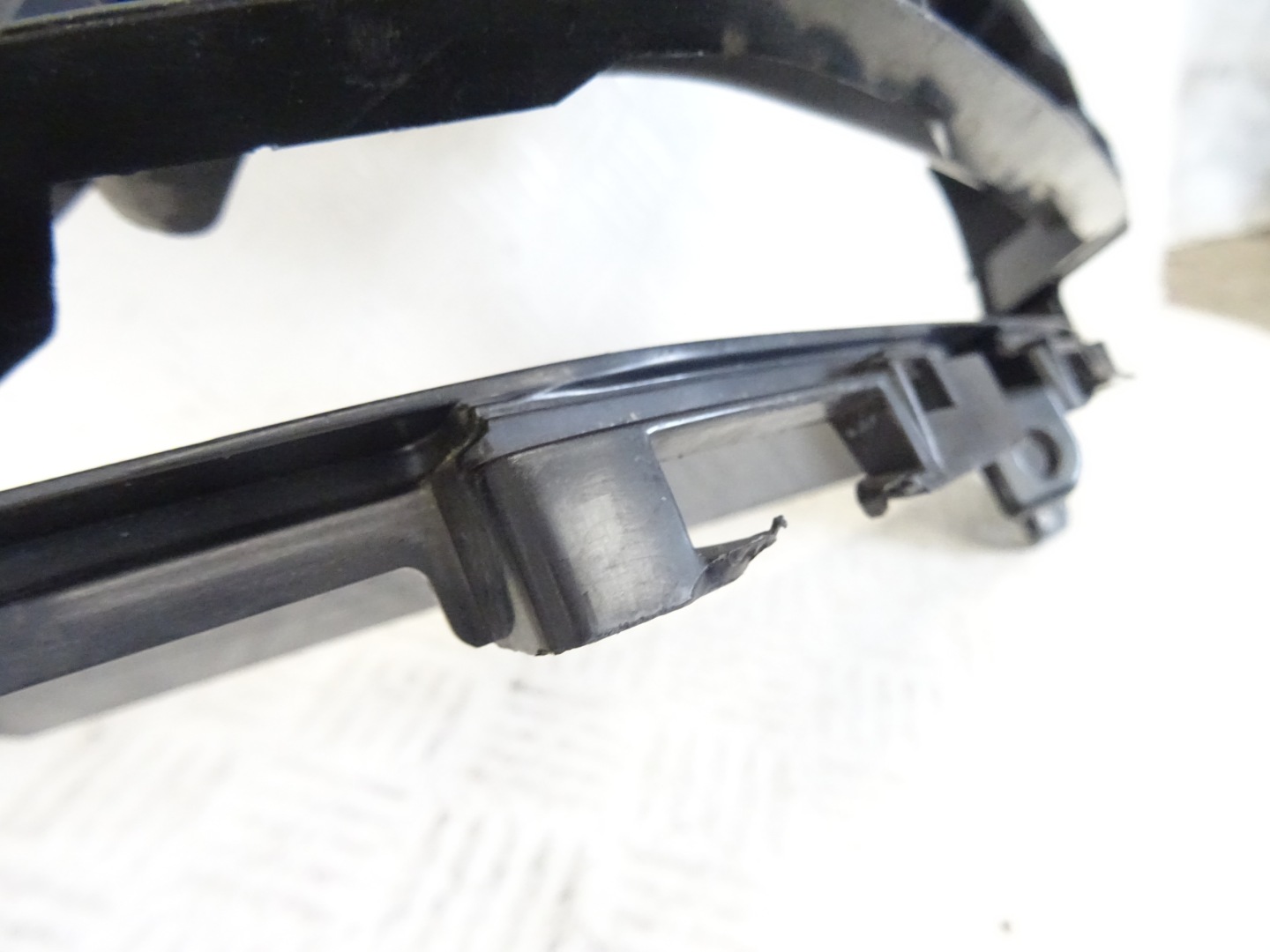 grid of a bumper front front AUDI E-TRON GT 4J3807683