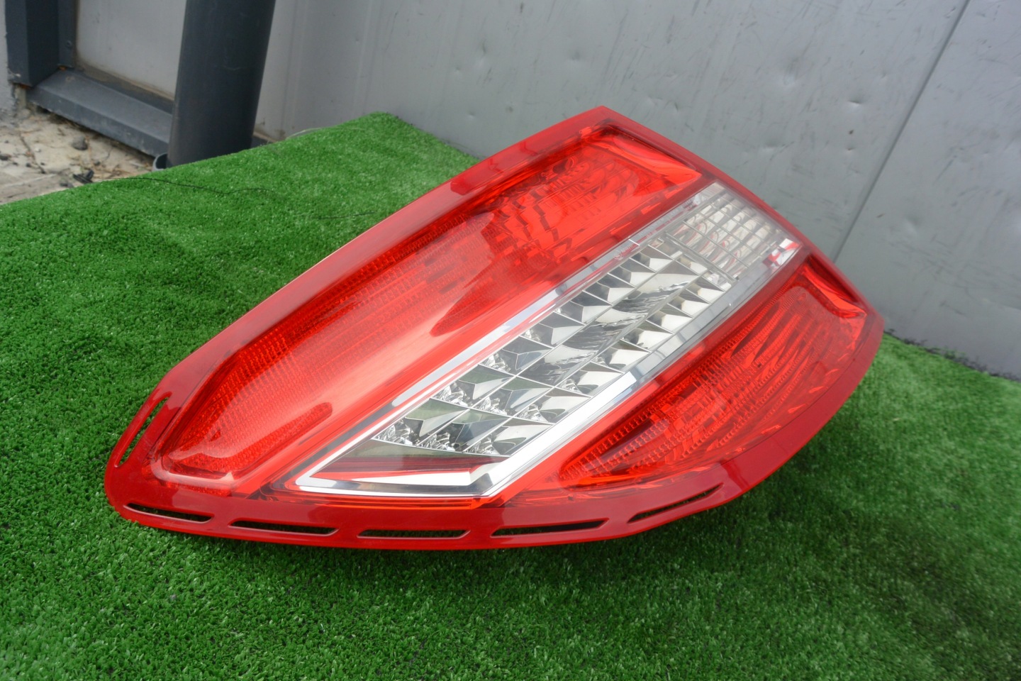 MERCEDES 204 sedan light left right rear part LED EU