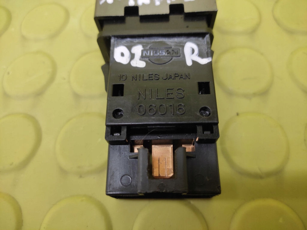 NISSAN X-TRAIL switch of the heating windows