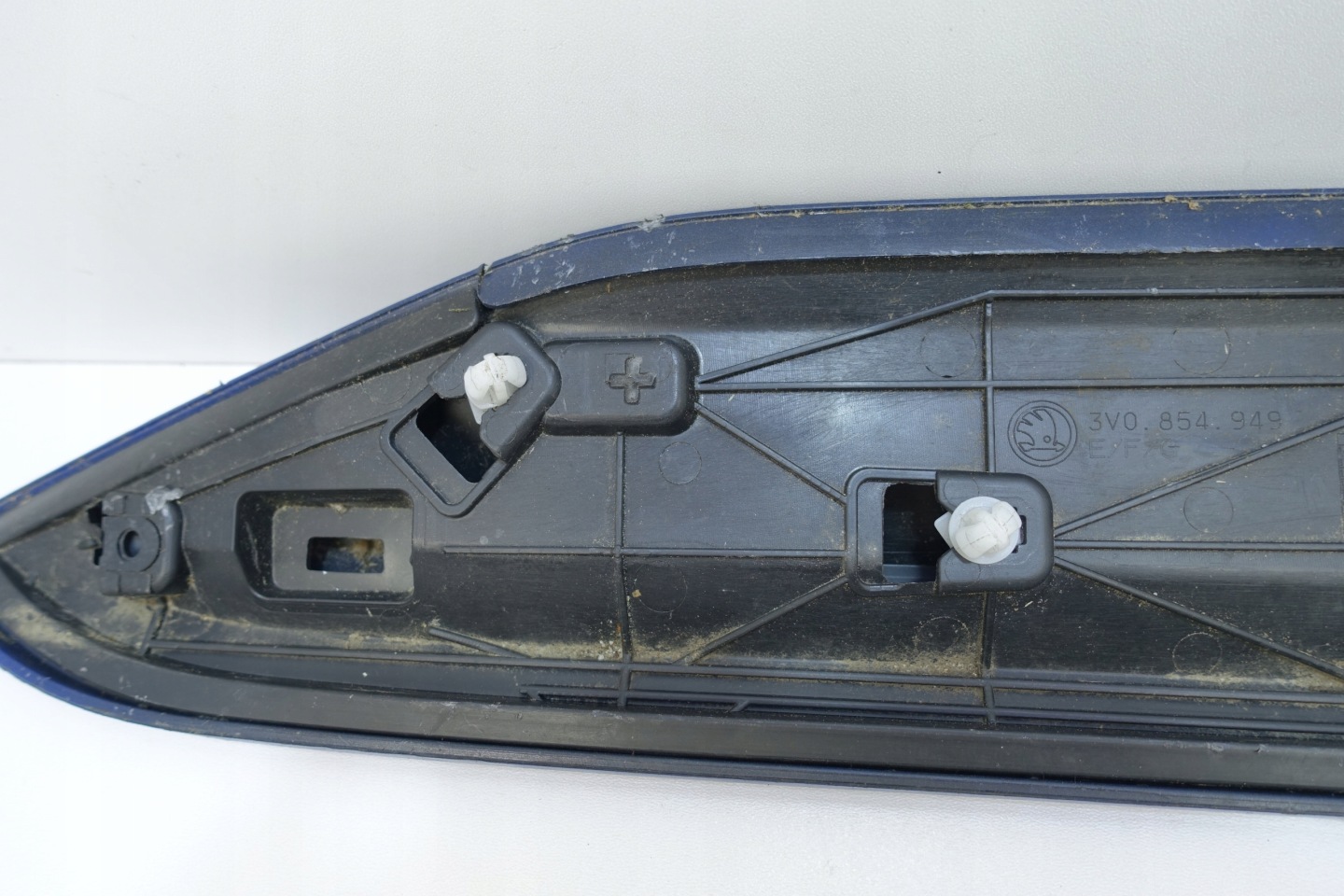 moulding door left rear part SKODA SUPERB III 3V0