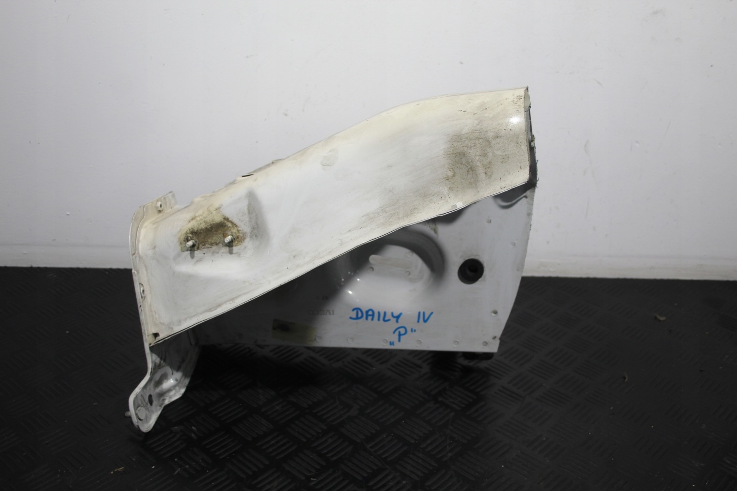 quarter quarter right front IVECO DAILY IV 4
