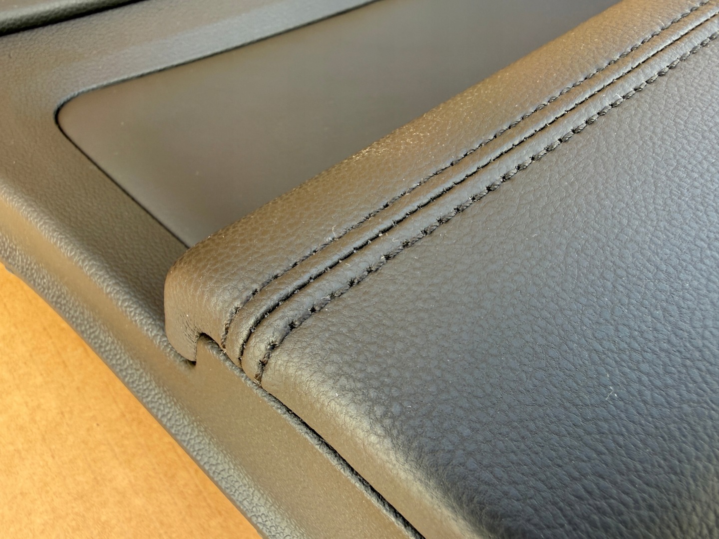 side below ROLETY PASSAT B8 sedan leather as new