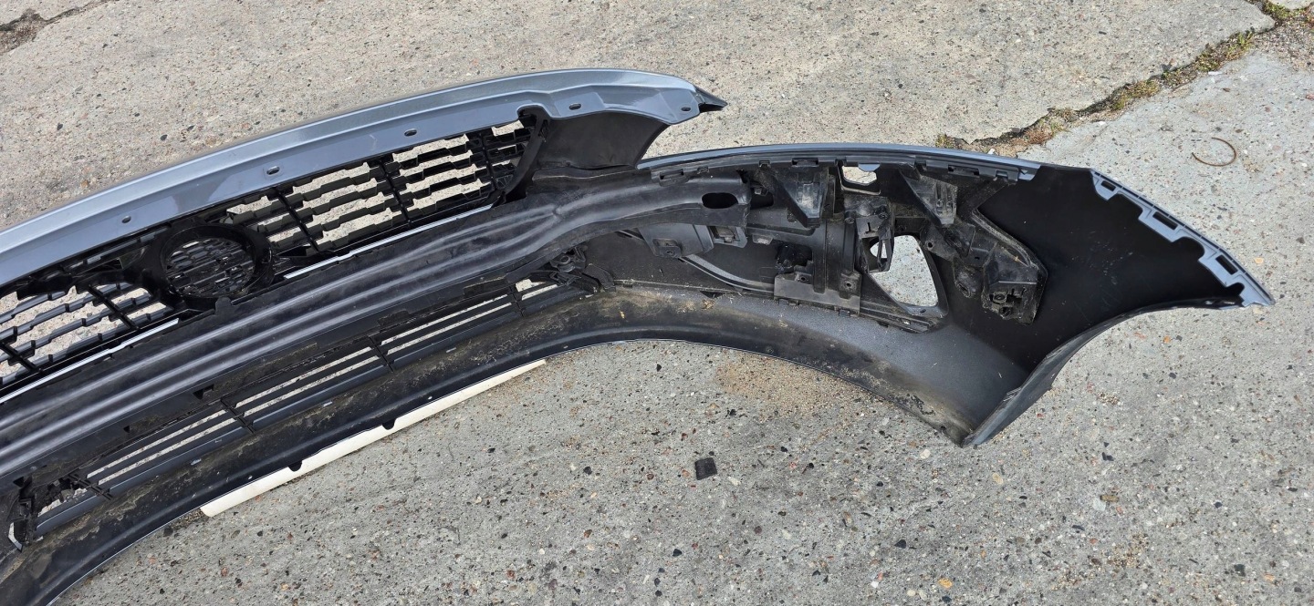 Volvo V40 predok nárazník predný