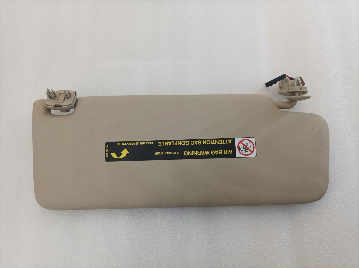 AUDI A4 B9 cover PRZECIWSLONECZNA left 8W0857551