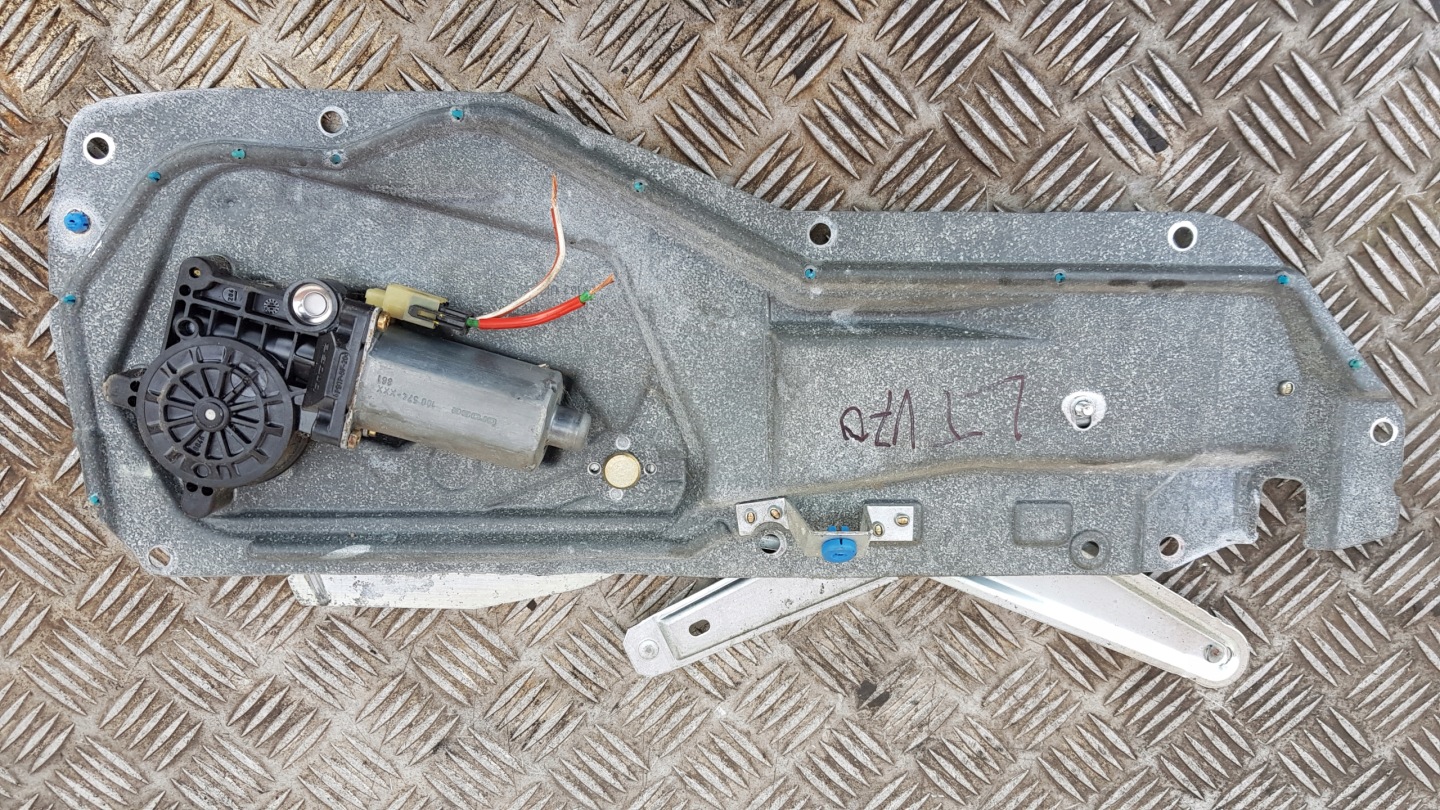 VOLVO V70 and window regulator left rear part