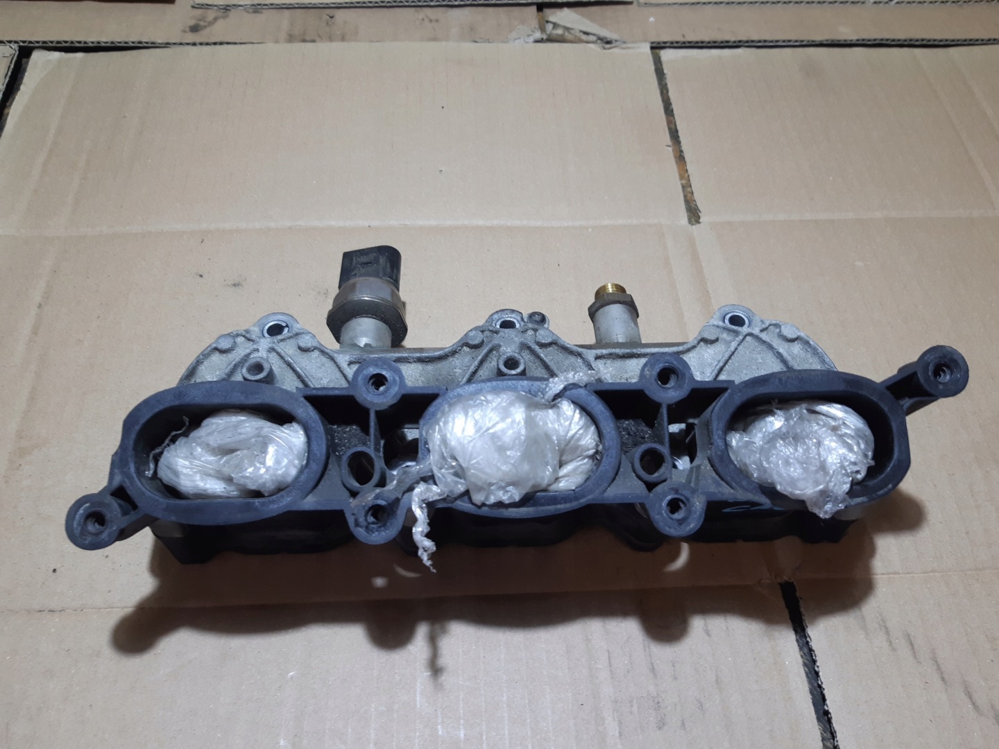 AUDI Q5 3.2 FSI intake manifold moulding left 06E133109S