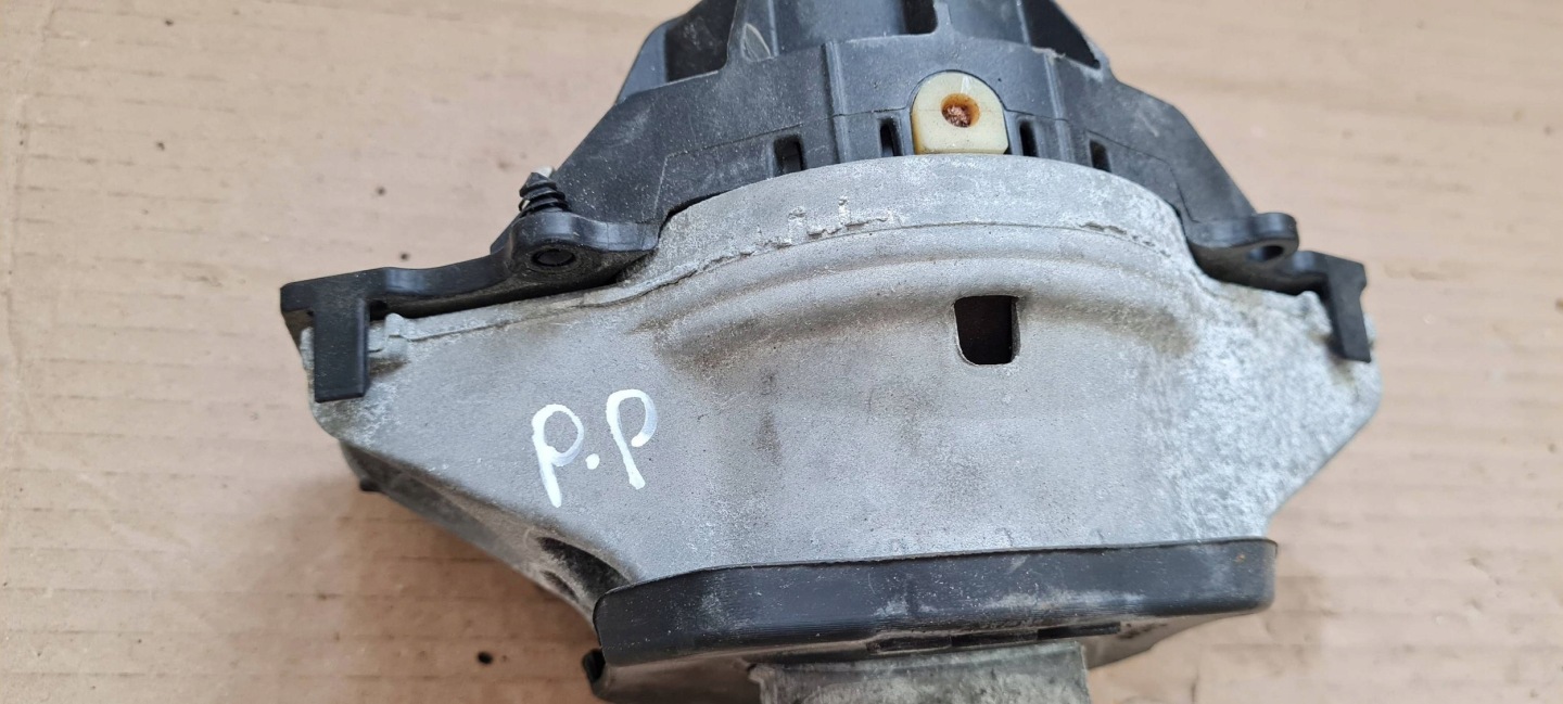Jeep Grand Cherokee WL 2022 engine mount right 3.6 V6 68375806AF