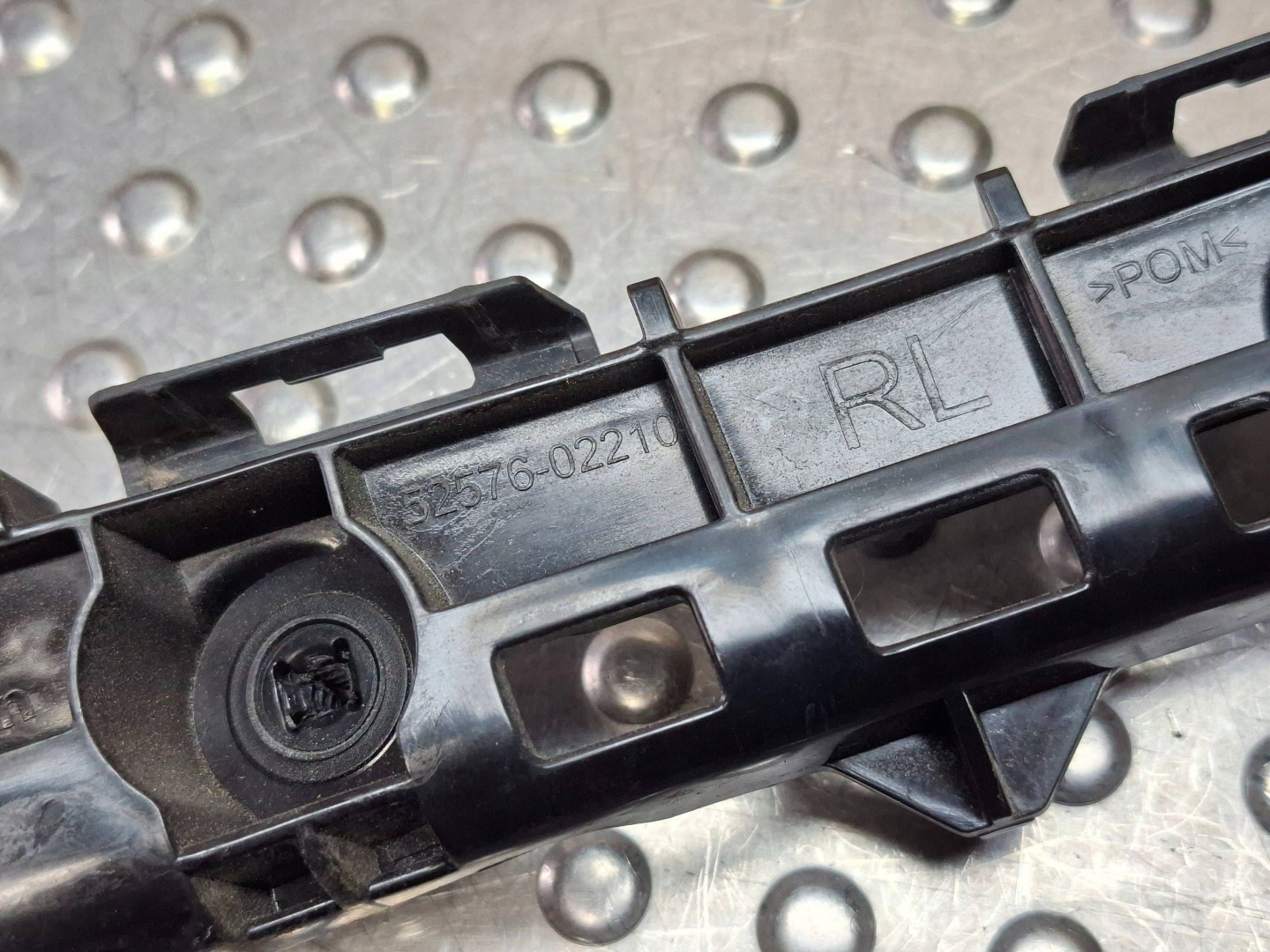 Support Support plaque Pare choc Arrière Gauche TOYOTA COROLLA E12 19- Berline 52576-02210