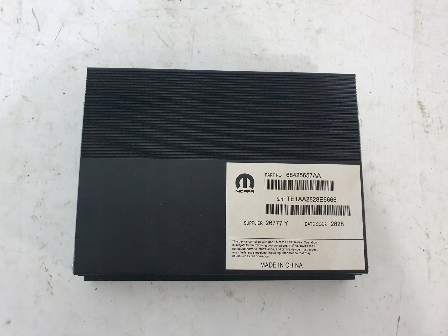 DODGE CHARGER LIFT 15- amplifier AUDIO 68425657AA