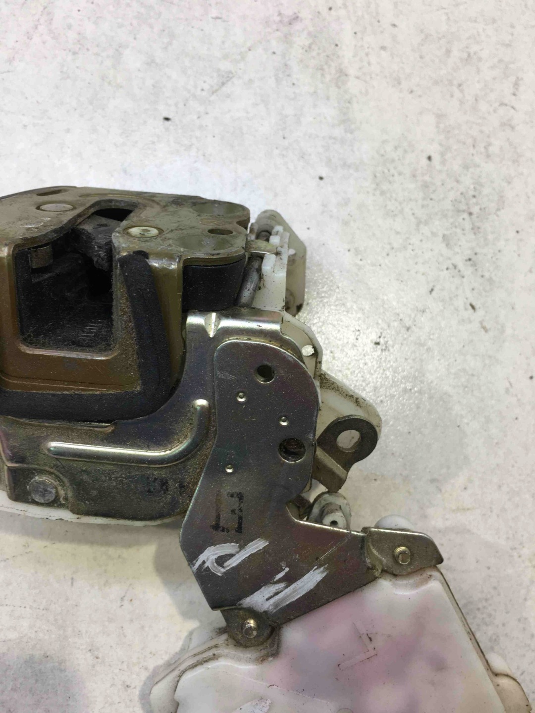 lock door right front TERRANO II 8055291L60
