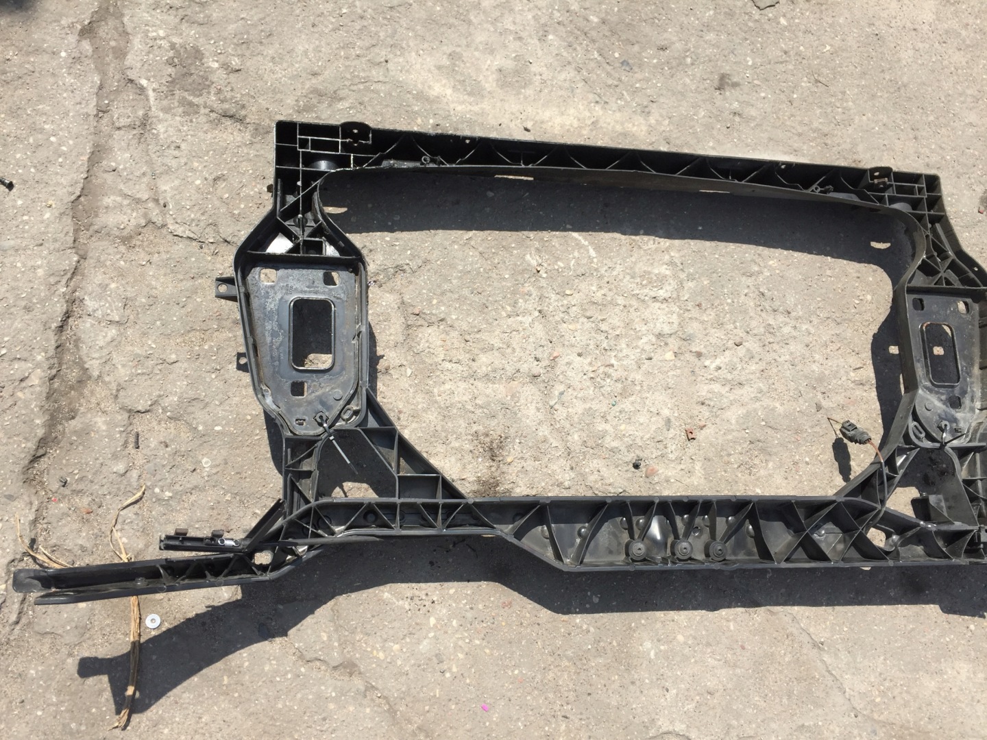 AUDI A4 B8 A5 8T support panel for radiators pillar iron