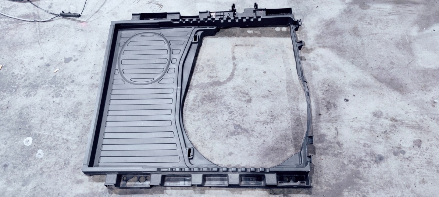 floor boot AUDI A6 C6 AVANT 4F9864106